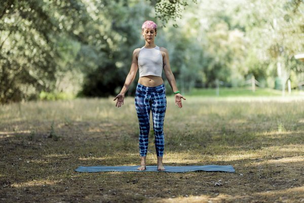 Quels sont les exercices de yoga les plus adaptés pour soulager les douleurs lombaires ?